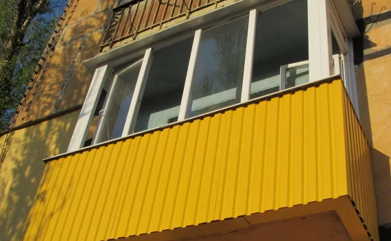 Отделка балконов профлистом